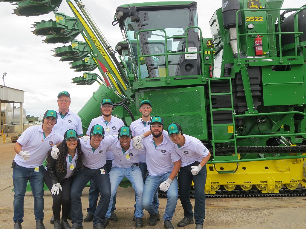 Prefeitura de Catalão e Governo de Goiás firmam parceria com a John Deere  para a geração de emprego no município - Prefeitura Municipal de Catalão